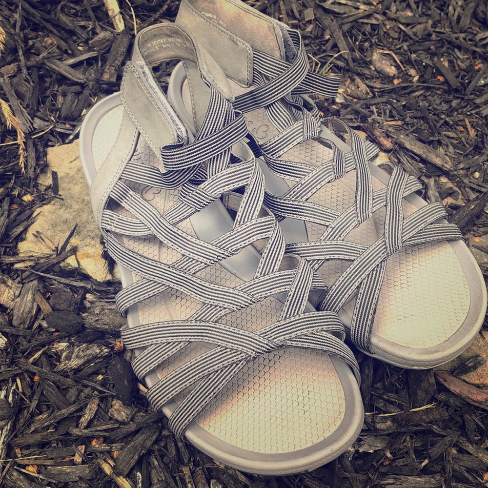 Bare traps Sandals size 8